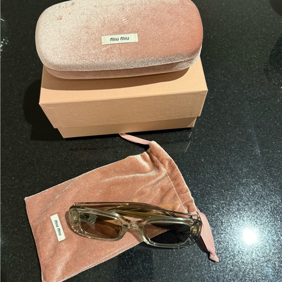 Miu Miu Sunglasses with Pink Velvet Case - Picture 6 of 6